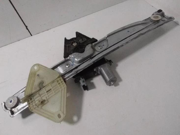OEM-807212538R Ön Cam Krikosu Renault Kangoo