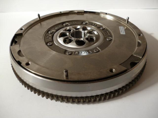 SACHS-2294000109 Volant Ford Focus II